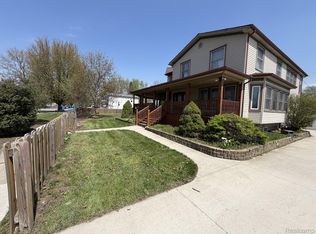 8186 Lenore St, Dearborn Heights, MI 48127