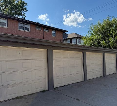3rd image of 924 S 20th St #1