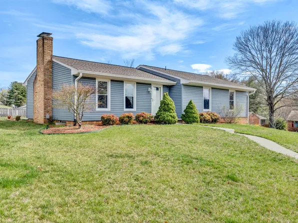 2601 Tulip Ln, Vinton, VA 24179
