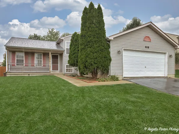 908 Countrywood Dr, Zion, IL 60099