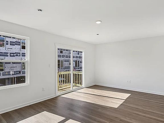 4th image of 861 Briar Glen Ct