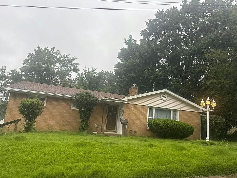 1st image of 2505 4th St NE