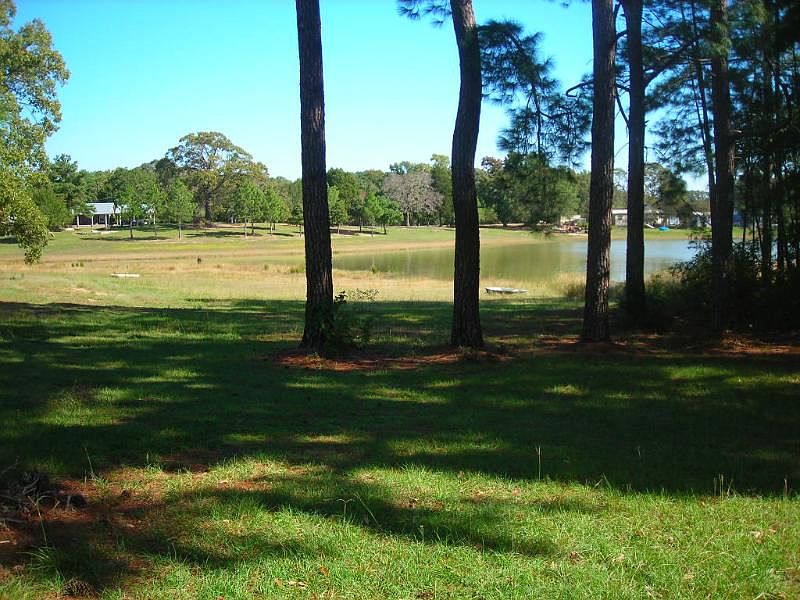 2nd image of 726 Candy Ln