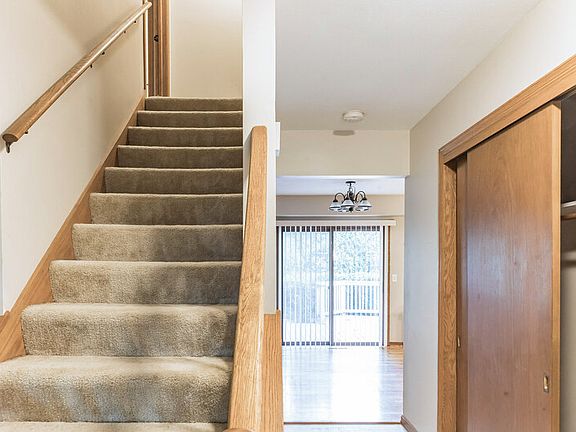 5th image of 3282 Elmwood Dr N