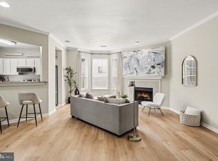 676 Gateway Dr SE UNIT 812, Leesburg, VA 20175