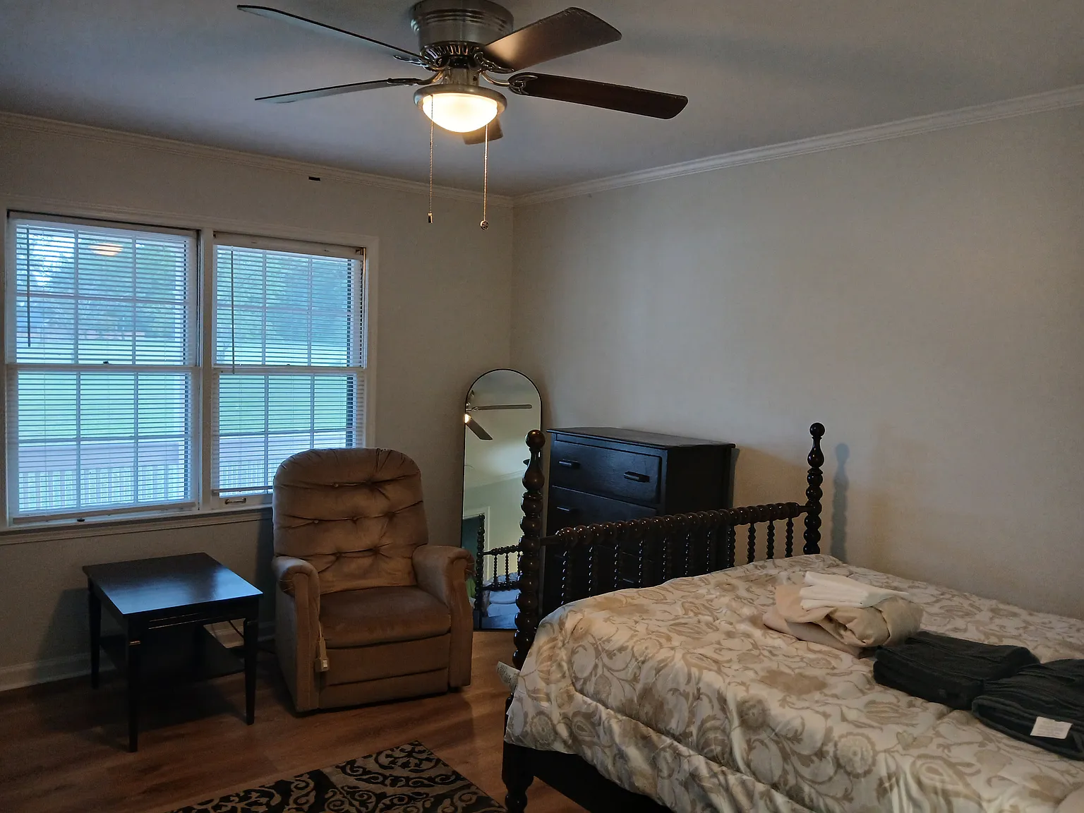 4 bed, 3700 sqft, $800 — Photo 3