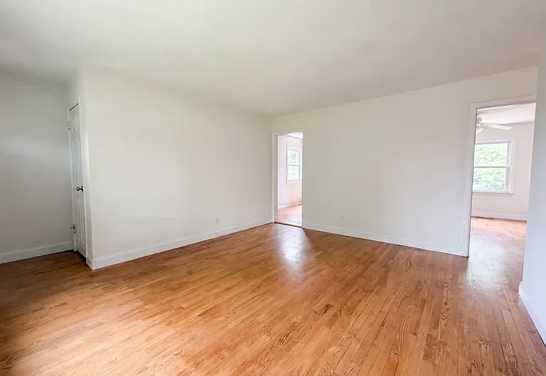 1 Winsted Pl — Photo 10