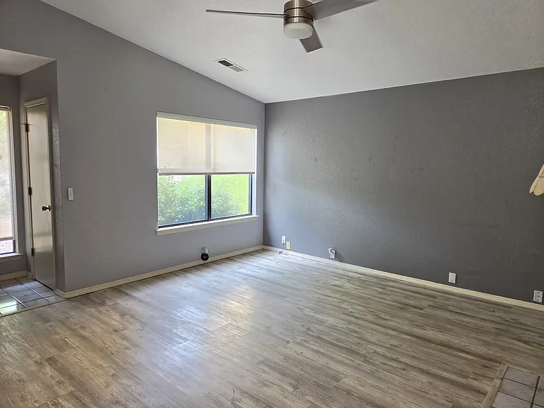 10825 Central Park Dr NE — Photo 7