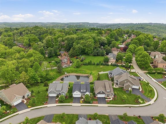 4th image of 214 Maid Marion Ln