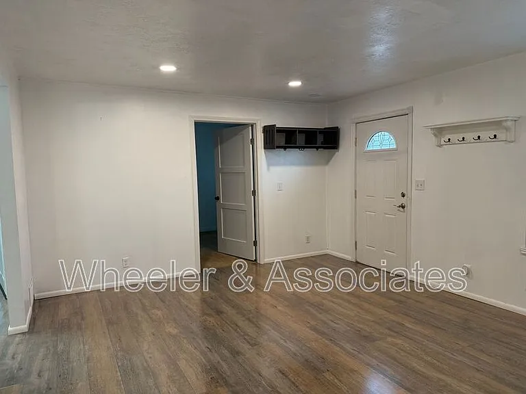 1118 S 700 W — Photo 12