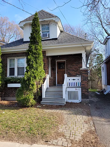 1171 King St W Photo 1