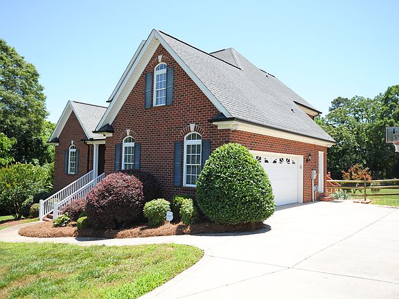 2nd image of 4015 Cheshire Glen Dr