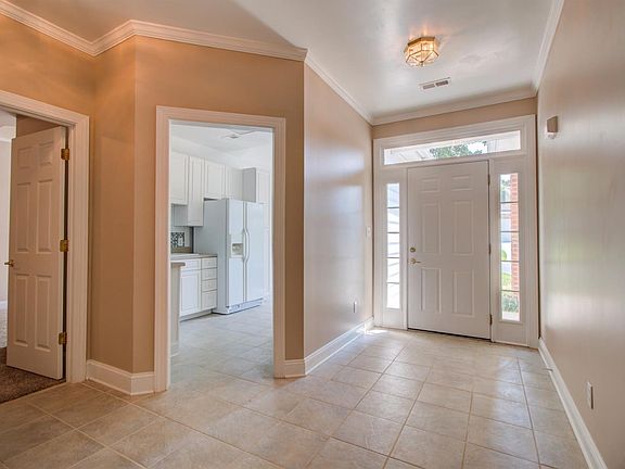 2nd image of 106 Riverbirch Trce