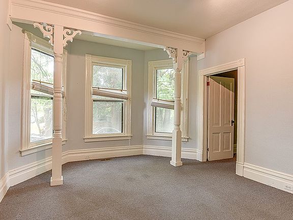 Lower Unit: Living Room