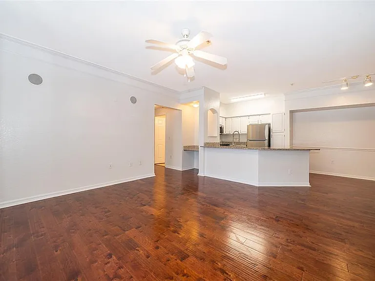 6663 Queens Borough Ave #101 — Photo 8