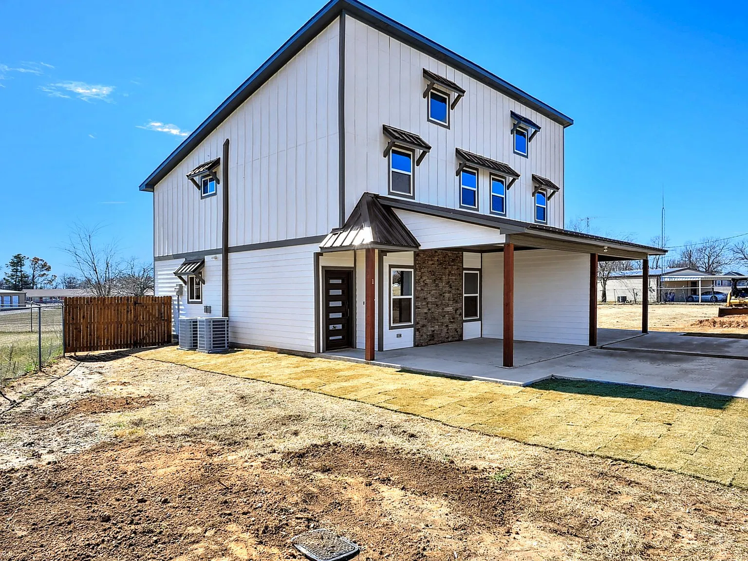 1304 Country Rd — Photo 1