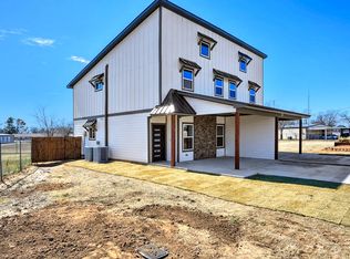 1304 Country Rd #A, Whitesboro, TX 76273