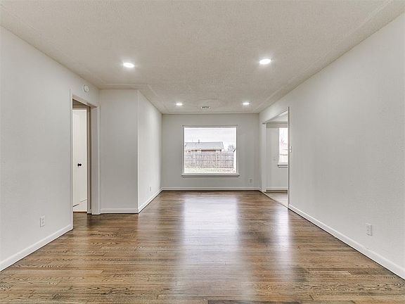 4th image of 2601 SW 49th St