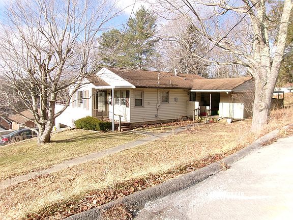 4th image of 2000 Whitethorn Street Ext