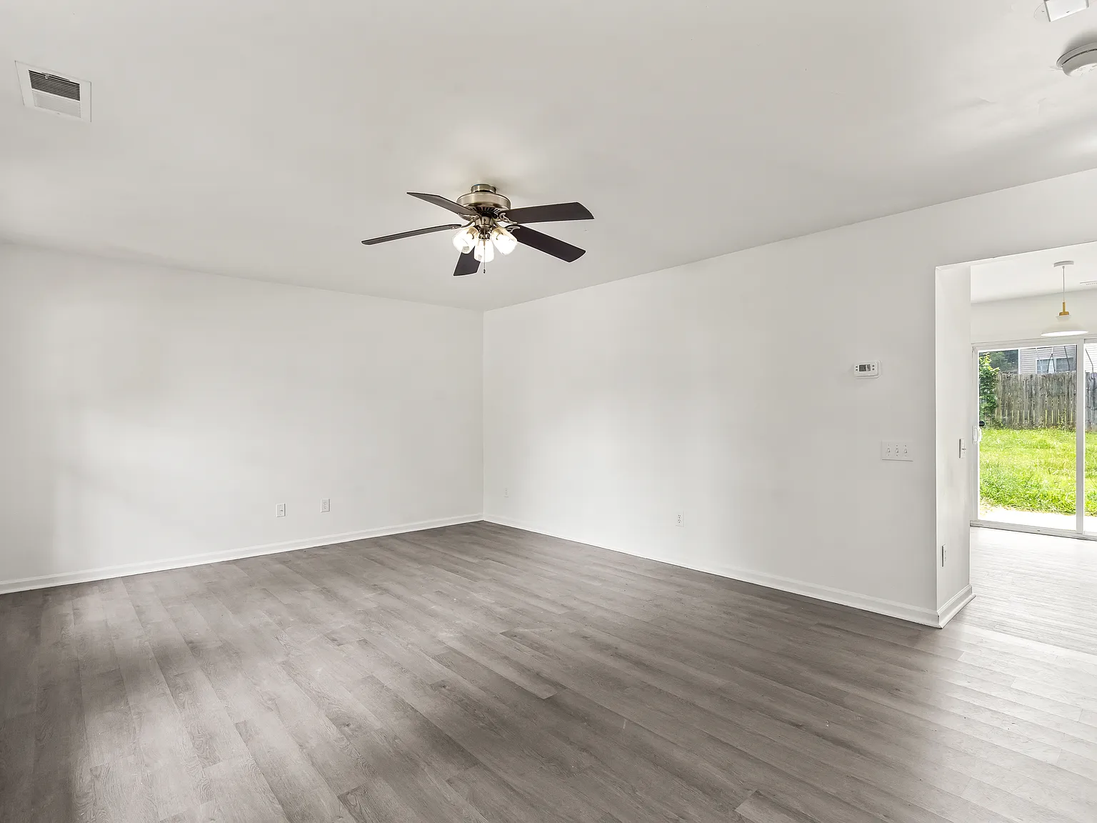 4 bed, 2.5 bath, 1625 sqft, $1,995 — Photo 3