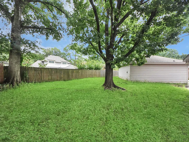 7510 Renmark Ln — Photo 49