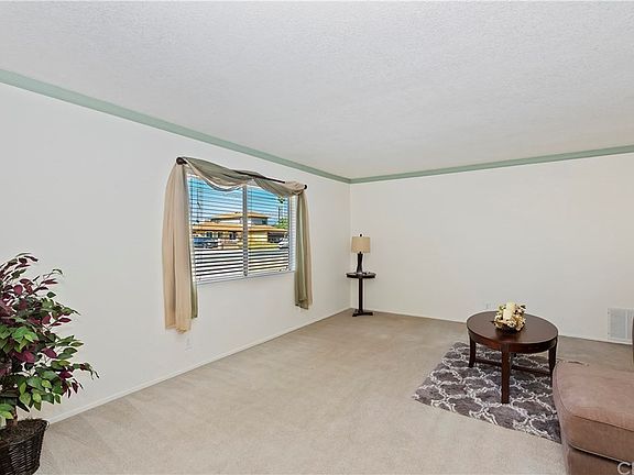 4th image of 10809 Spruce Ave
