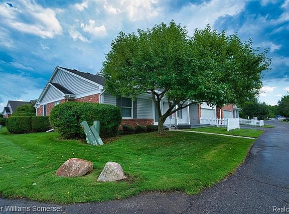 3rd image of 6100 North Dr