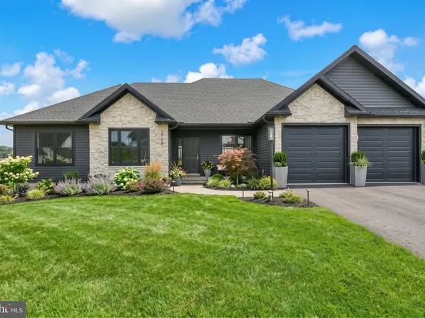 2009 Rolling Meadow Rd, Lebanon, PA 17046