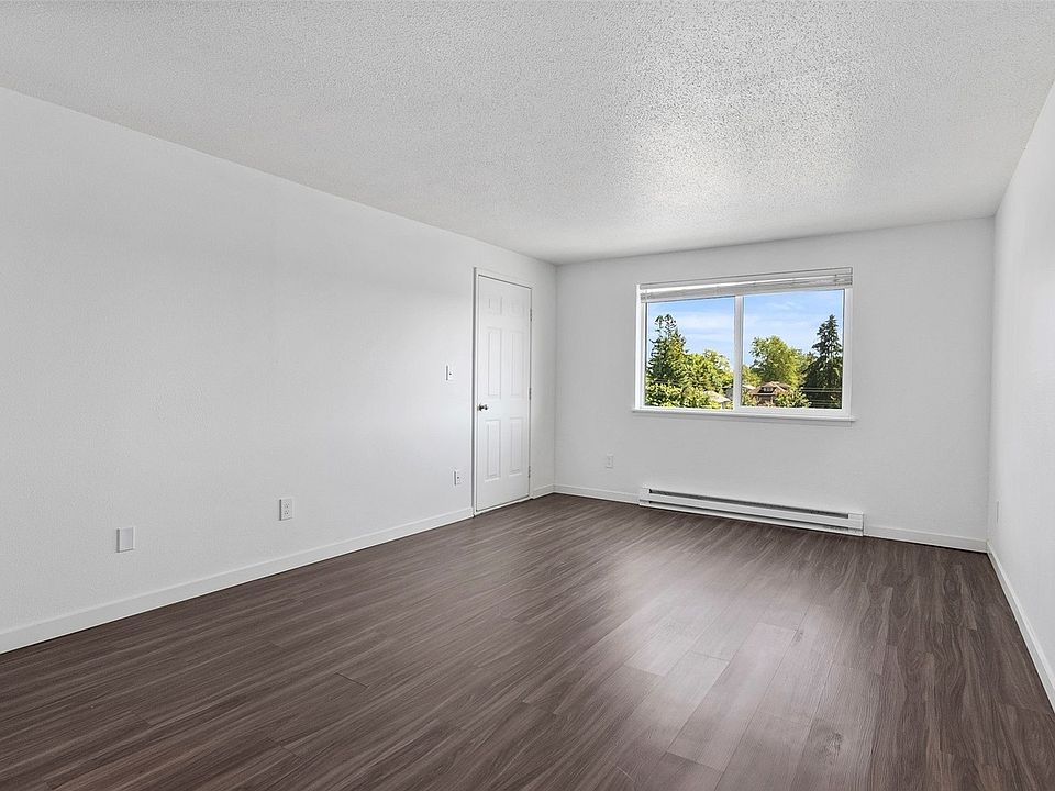 Living room with Great Wood Plank Floors, Faux Wood Cordless Blinds