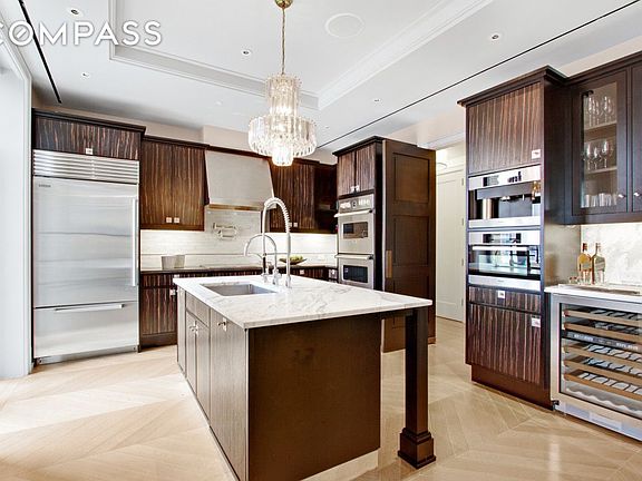 4th image of 212 W 18th St APT 18D