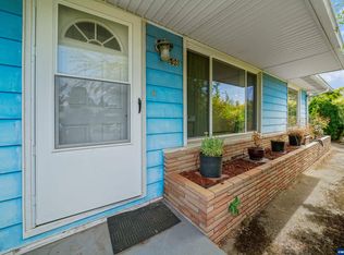 698 Meadowlawn Dr SE, Salem, OR 97317