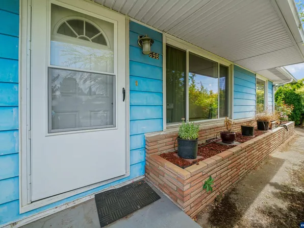 698 Meadowlawn Dr SE, Salem, OR 97317
