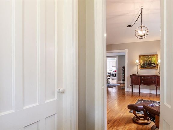 4th image of 140 West Ave