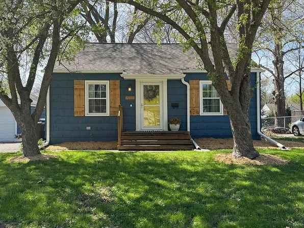 2414 49th Pl, Des Moines, IA 50310