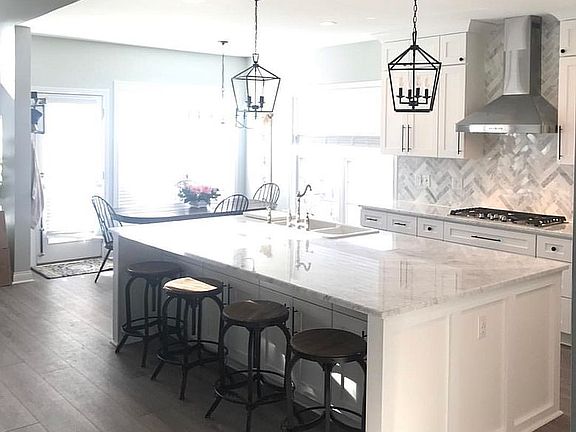 Eat-in-kitchen nook