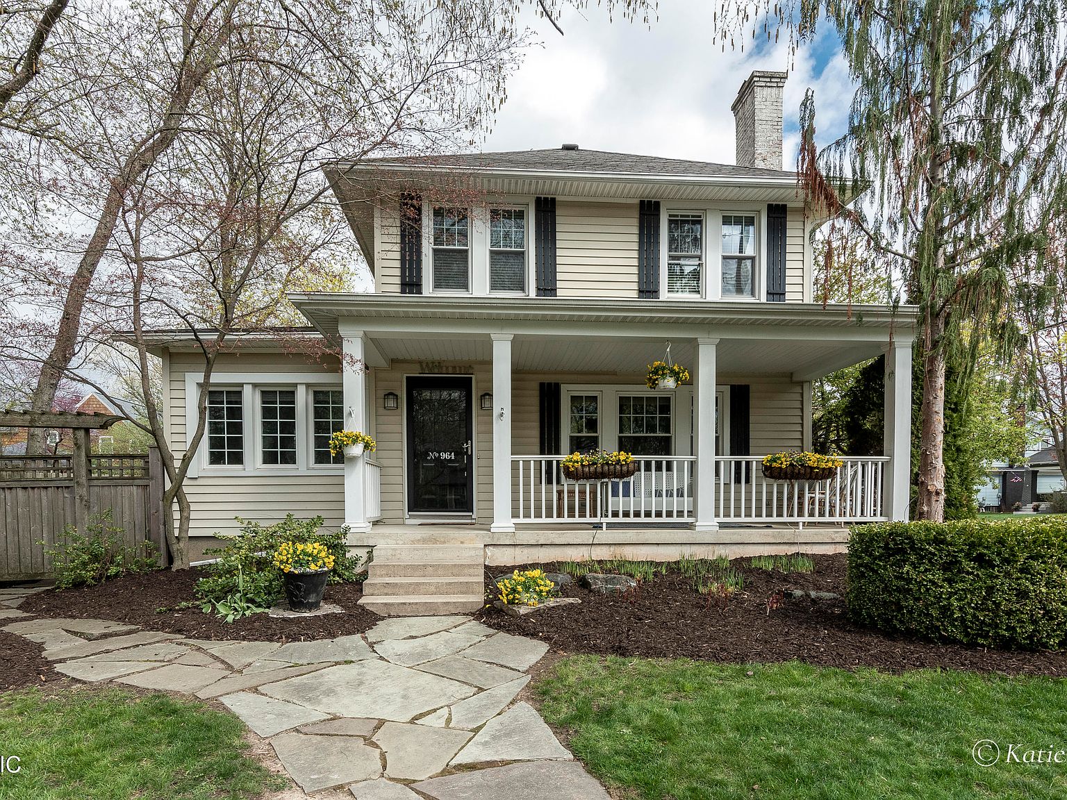 964 Maxwell Ave Se East Grand Rapids Mi 49506 Zillow