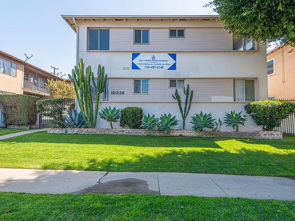 10226 Darby Ave