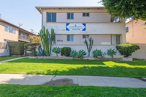 10226 Darby Ave Photo 1
