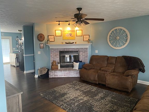 3rd image of 834 Oak Fairway Ct