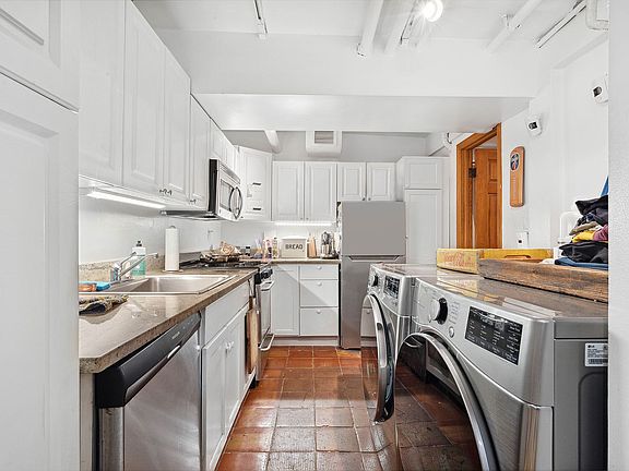 5th image of 119 Bank St #B