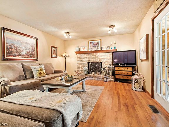 3rd image of 1807 Johnston Pl