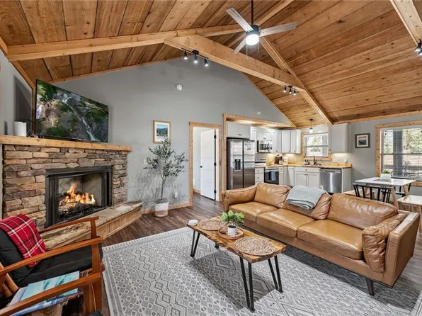 56 Elmwood Cir, Ellijay, GA 30540