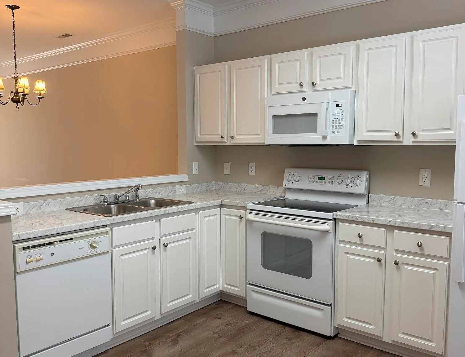 2 bed, 2.5 bath, 1194 sqft, $1,600 — Photo 2