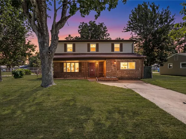 1125 Sir Gawaine Dr, Chesapeake, VA 23323