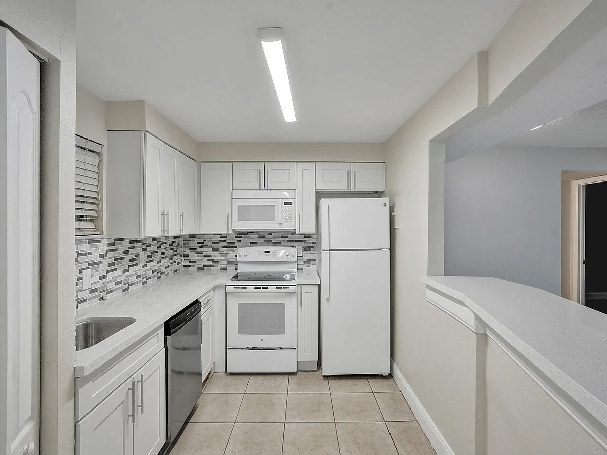 Building Photo - 4205 N University Dr #108