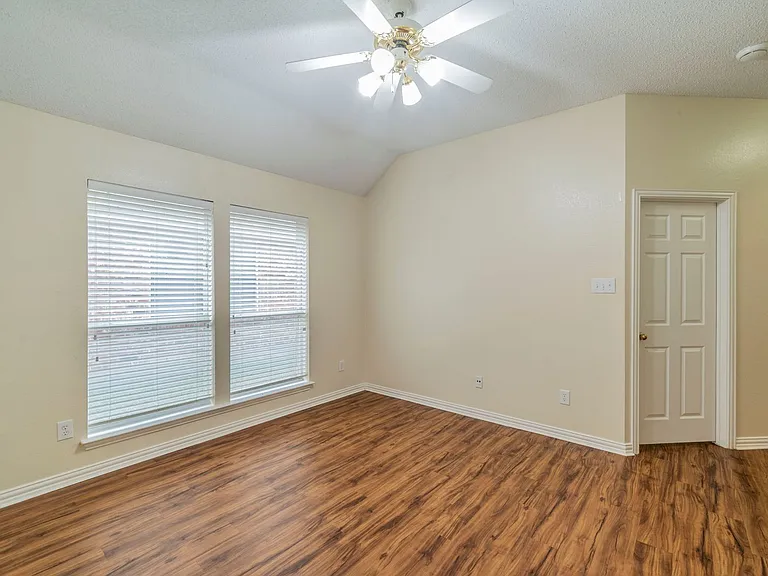 4709 Belladonna Dr — Photo 16