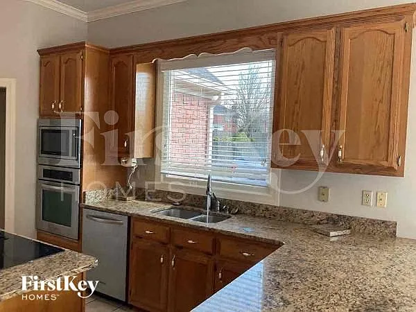 9019 Pembroke Ellis Dr — Photo 5