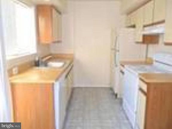 2nd image of 230 Coventry Sq #230