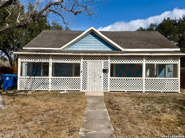 906 N Jefferson Street, Beeville, TX 78102