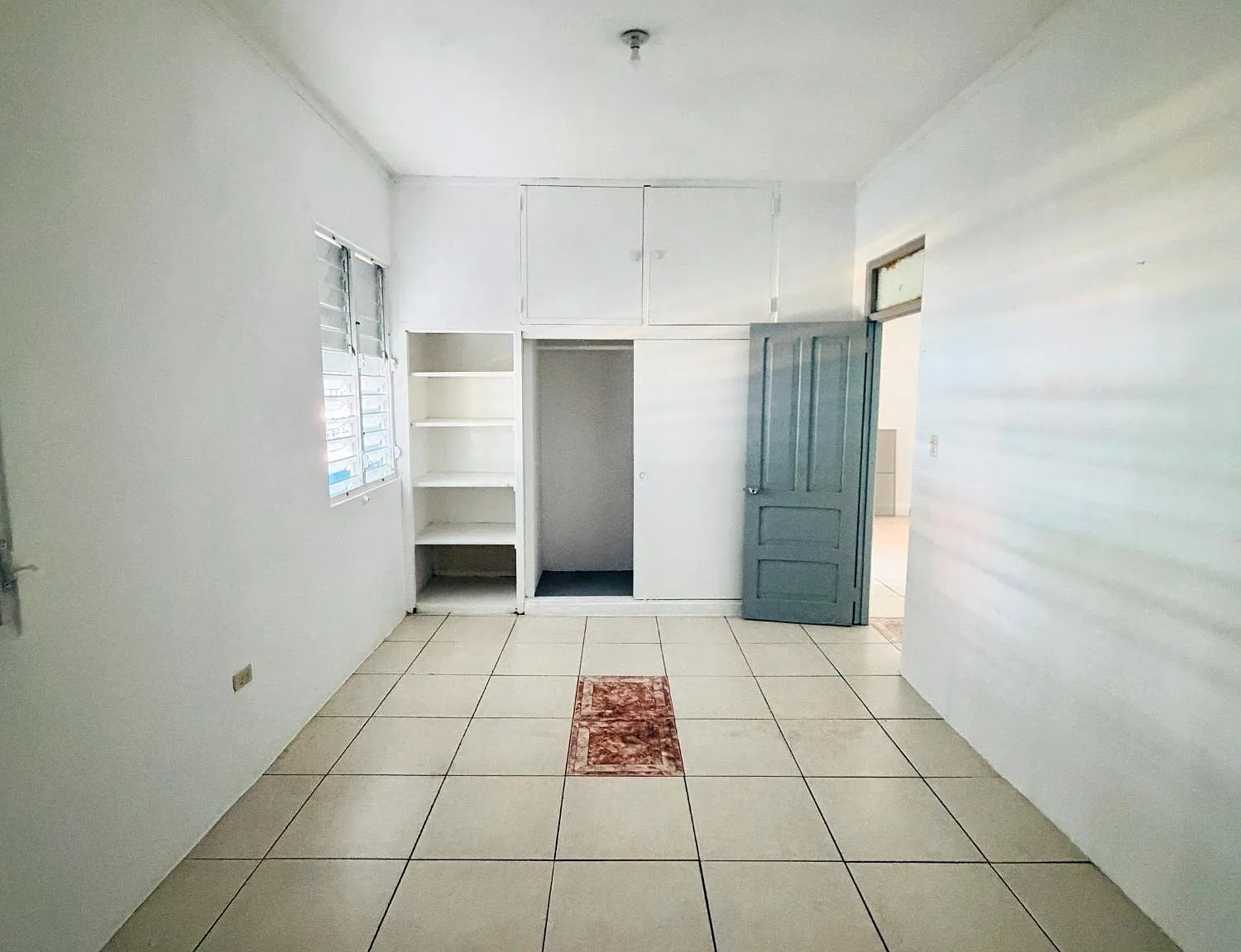 3 bed, 1.0 bath, 750 sqft, $800 — Photo 3